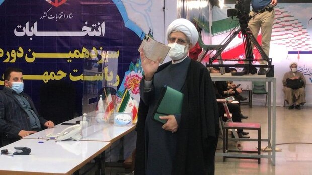 محسن رهامی با شعار «دولت صلح و توسعه» ثبت نام کرد