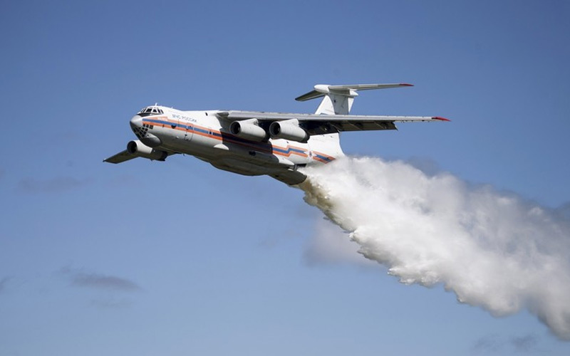 اعزام هواپیمای آتش‌نشان برای اطفاء آتش تالاب انزلی با دستور وزیر دفاع