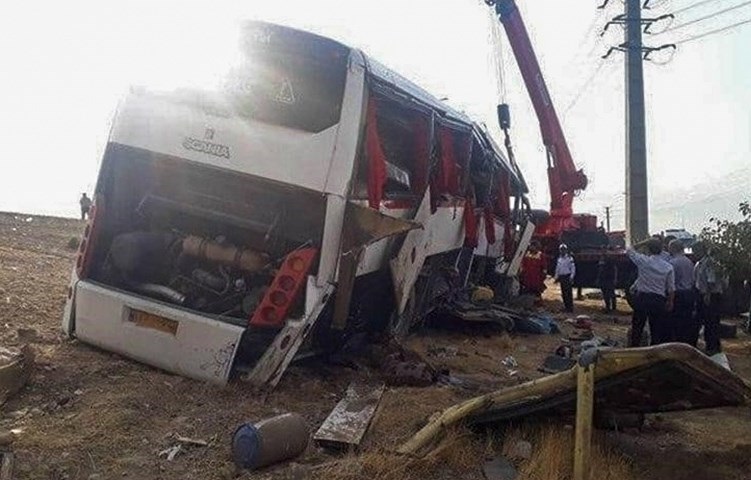  احضار مسئولان مرتبط با حادثه واژگونی اتوبوس خبرنگاران به مجلس 