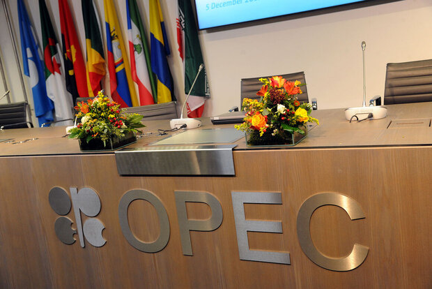 اوپک امروز احتمالا برای کاهش بیشتر عرضه نفت تصمیم بگیرد